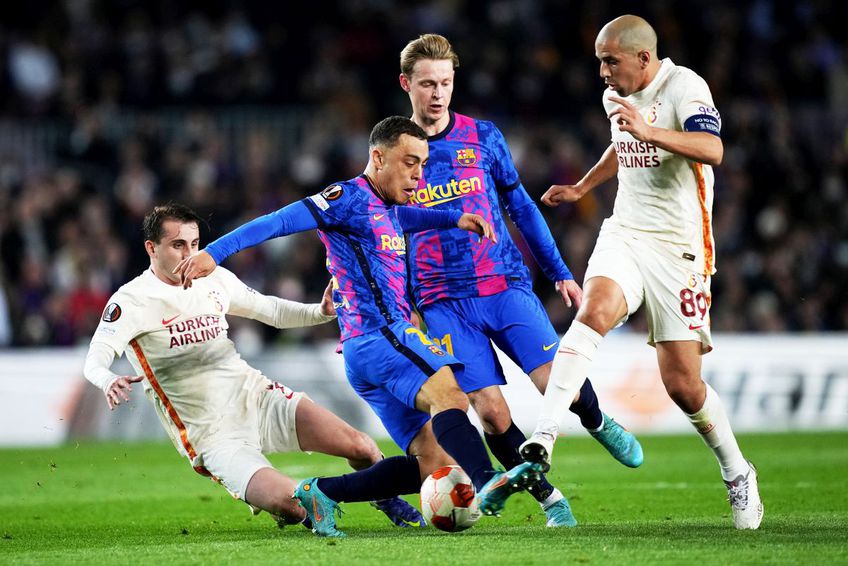 Sergino Dest s-a accidentat în Galatasaray - Barcelona // foto: Guliver/gettyimages
