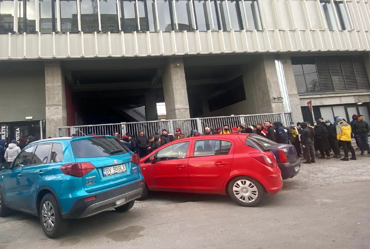 WOW! Imagini de azi: coadă imensă la casa de bilete a noului stadion Rapid! Va fi SOLD OUT din prima zi
