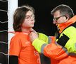 O persoană a pătruns pe teren și a reușit să se lege de unul dintre stâlpii porții „caramelelor” în Everton - Newcastle // foto: Guliver/gettyimages