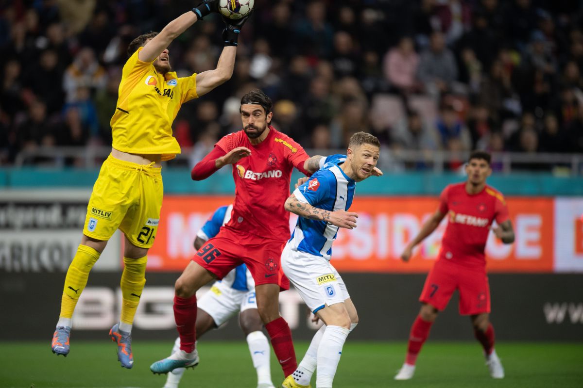 „Clientul” lui Panduru după golul înscris de FCSB contra Universității: „În halul ăsta?”