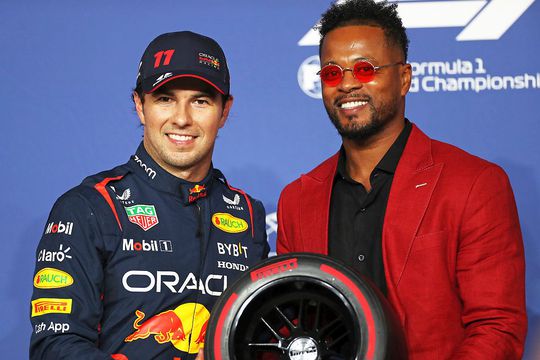 Sergio Perez, în stânga, va pleca din pole-position în cursa de duminică din Arabia Saudită // sursă foto: Guliver/gettyimages