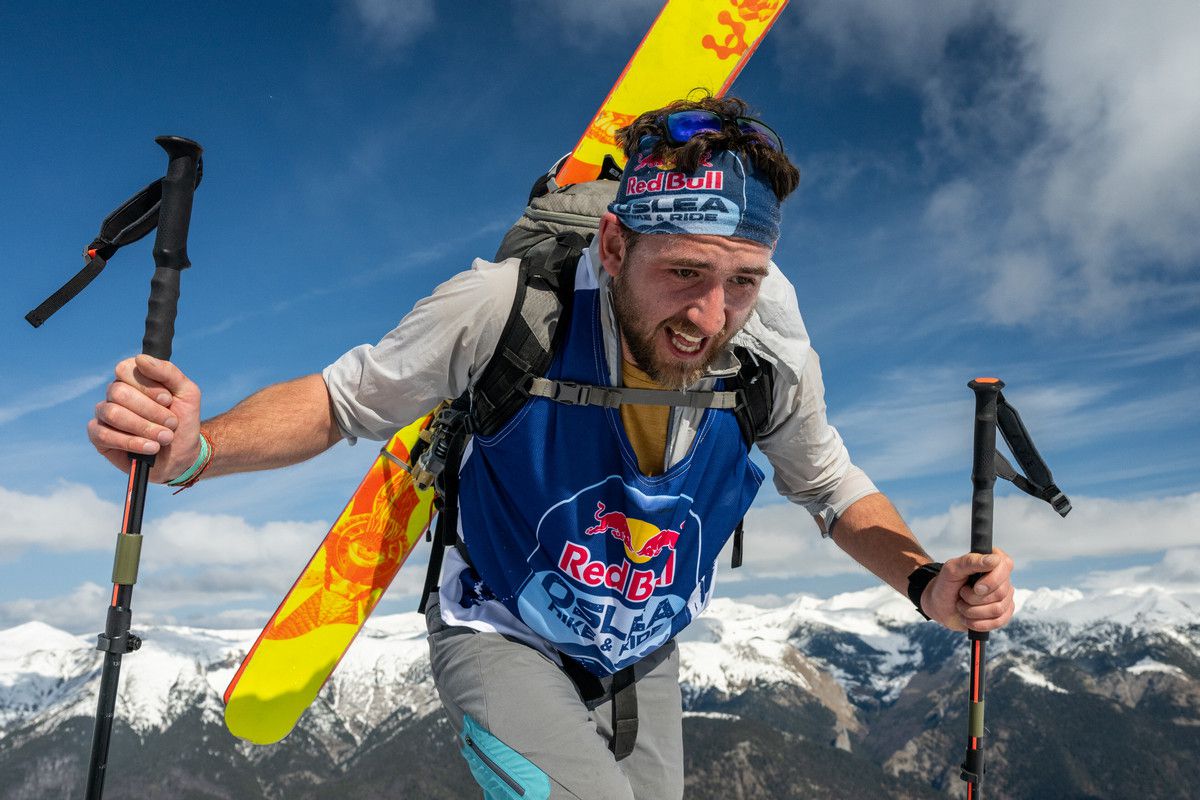 Imagini impresionante de pe creasta Masivului Oslea » O sută de persoane s-au întrecut într-o competiție de tradiție în România