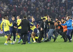 Fenerbahce, gata să ia măsuri dure! Ia în calcul să se retragă din campionat după violențele de duminică