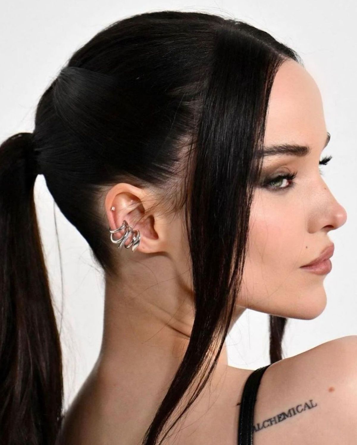 A apărut la meciul Romei cu iubitul celebru, după ce și-a anulat concertele din America de Sud