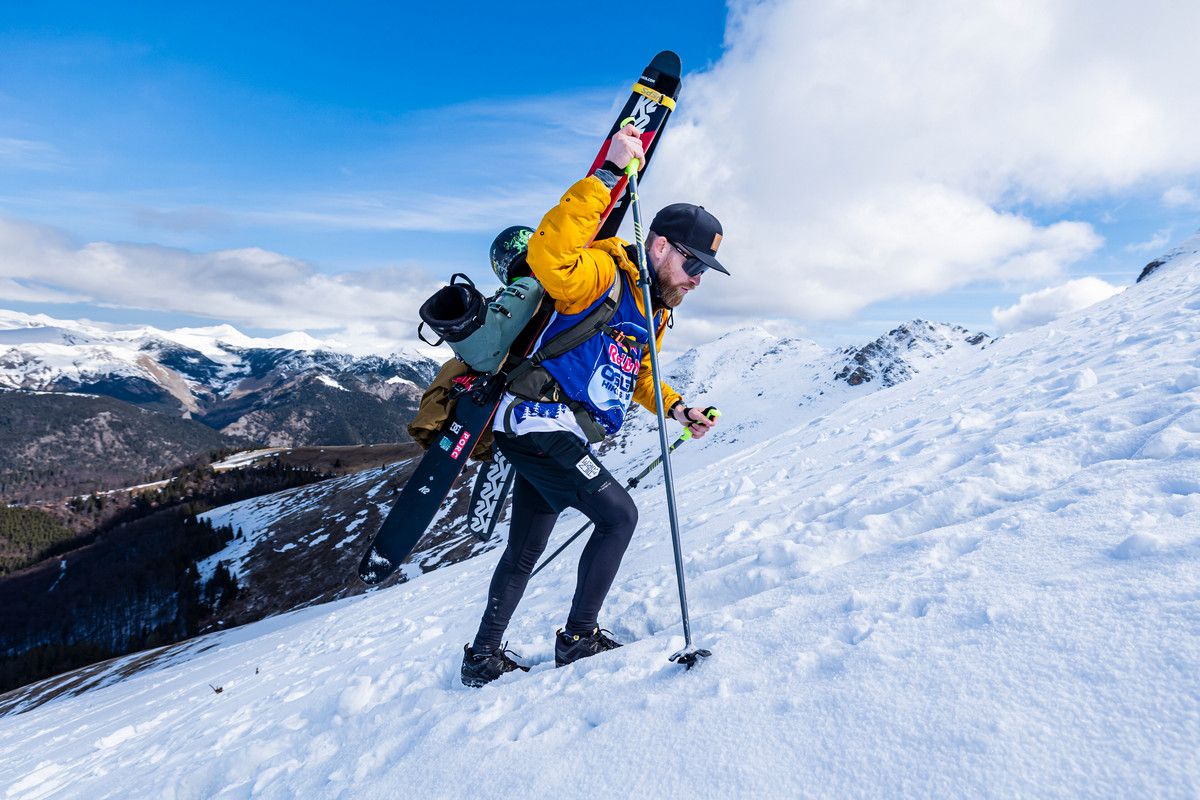 Imagini impresionante de pe creasta Masivului Oslea » O sută de persoane s-au întrecut într-o competiție de tradiție în România