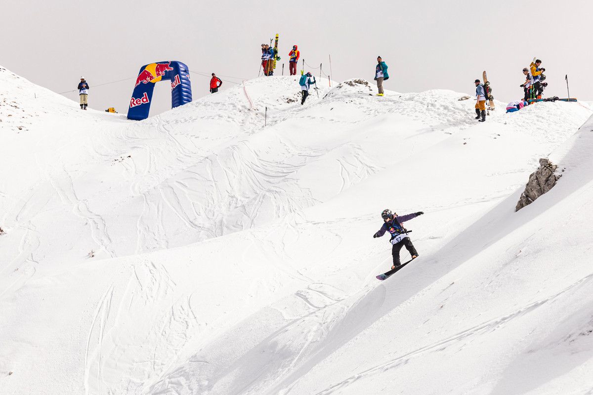 Imagini impresionante de pe creasta Masivului Oslea » O sută de persoane s-au întrecut într-o competiție de tradiție în România