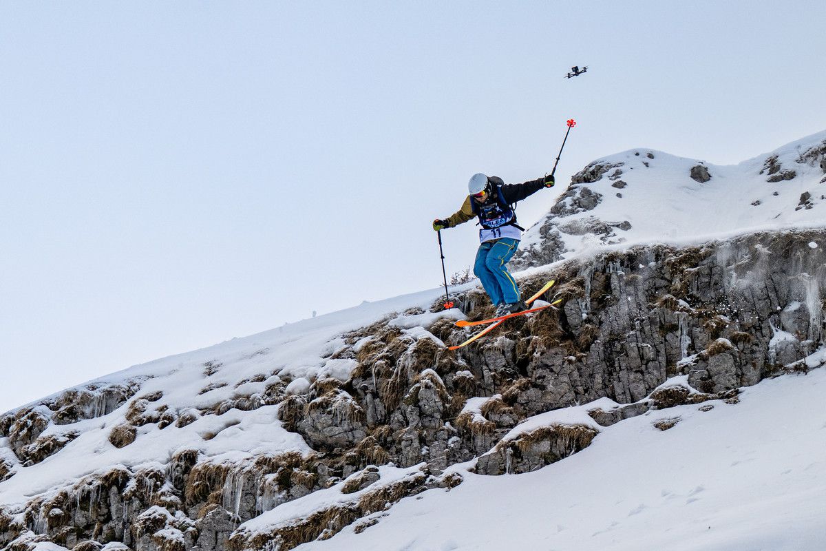 Imagini impresionante de pe creasta Masivului Oslea » O sută de persoane s-au întrecut într-o competiție de tradiție în România