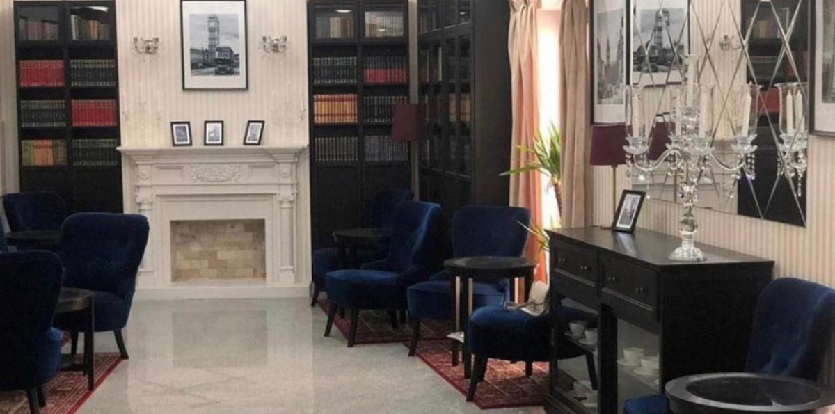 Pe ce sumă vinde Ilie Dumitrescu Hanul cu Tei, proprietatea sa celebră din Centrul Vechi