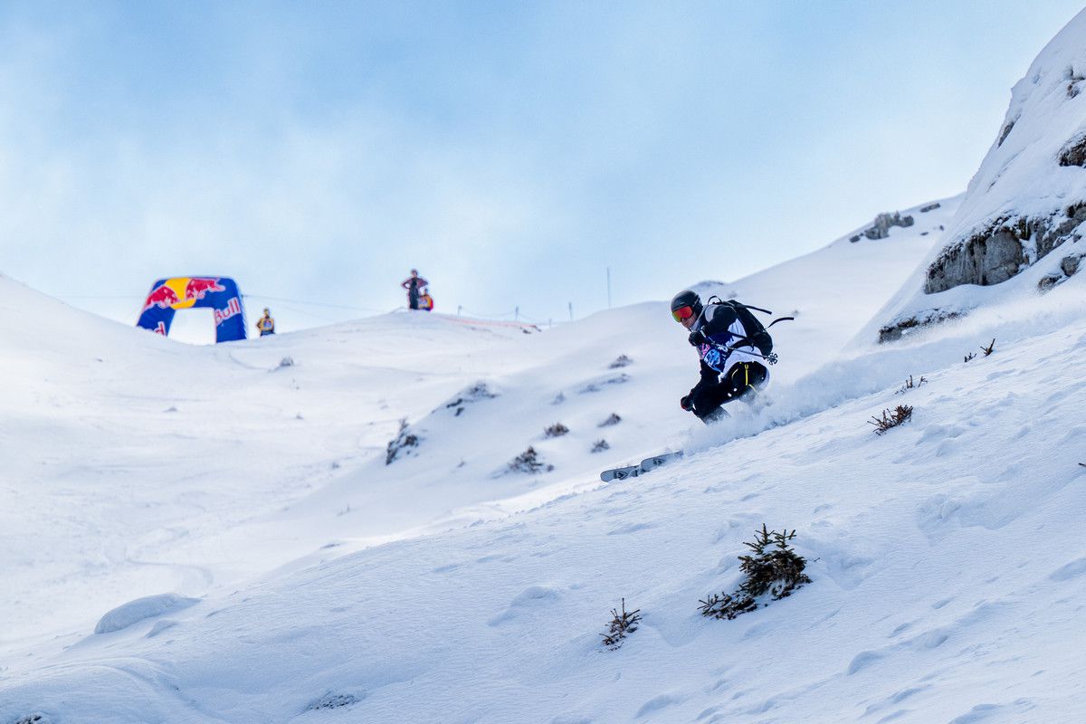 Imagini impresionante de pe creasta Masivului Oslea » O sută de persoane s-au întrecut într-o competiție de tradiție în România