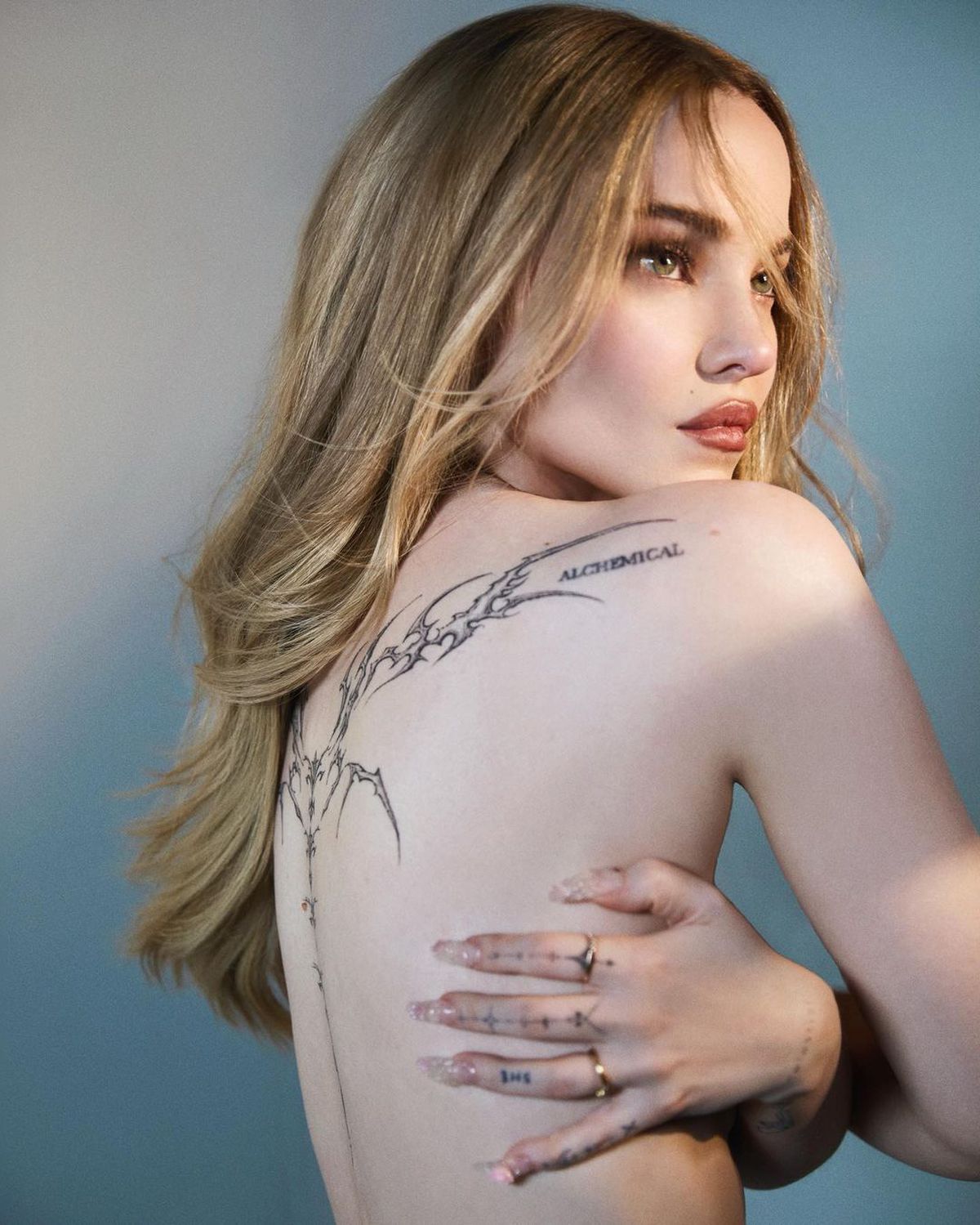 A apărut la meciul Romei cu iubitul celebru, după ce și-a anulat concertele din America de Sud