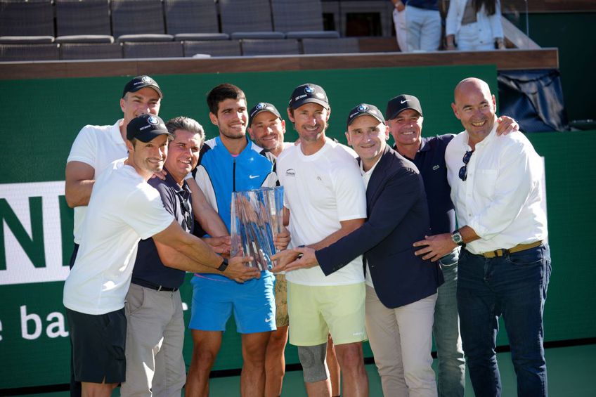 Carlos Alcaraz și echipa după victoria de la Indian Wells 2024 Foto: Imago