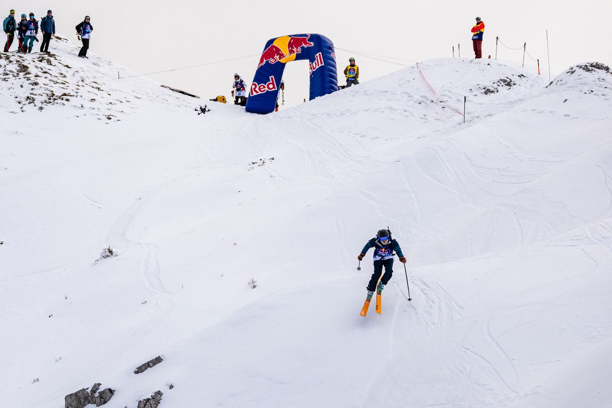 Imagini impresionante de pe creasta Masivului Oslea » O sută de persoane s-au întrecut într-o competiție de tradiție în România