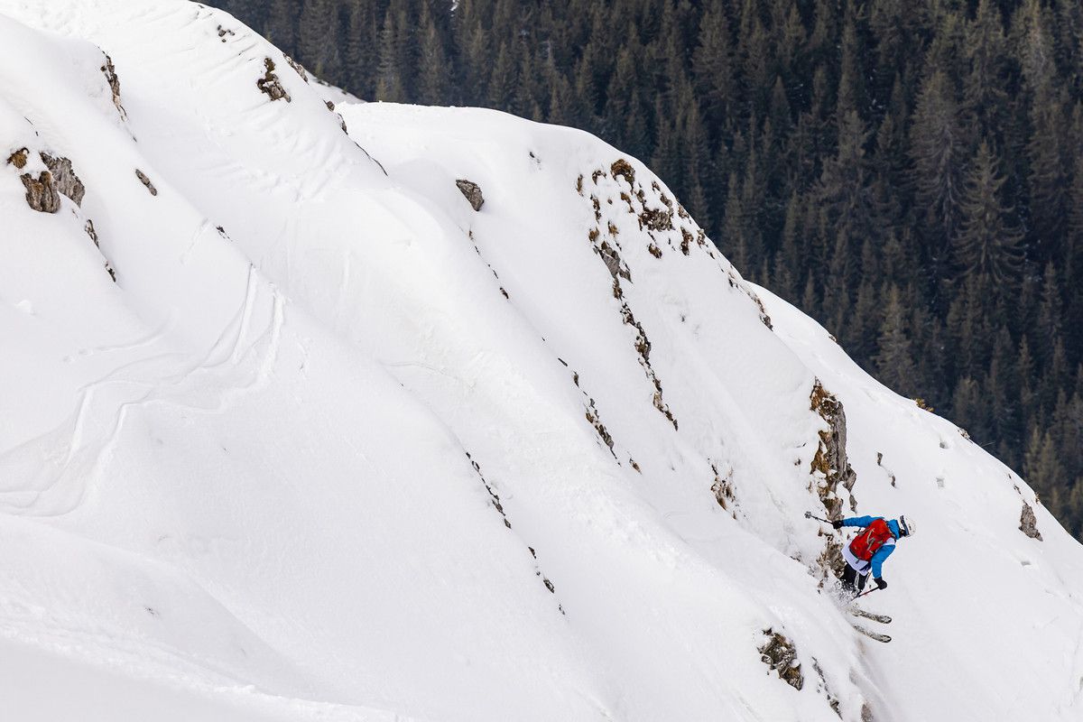 Imagini impresionante de pe creasta Masivului Oslea » O sută de persoane s-au întrecut într-o competiție de tradiție în România