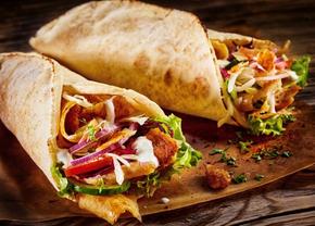 Tutti Pizza introduce un deliciu culinar  în Sibiu: Descoperă Shaorma, Câștigătoare în Cursa pentru Gust