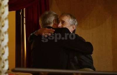 Boloni a urcat pe scenă și toată lumea a amuțit timp de 15 minute: „Eram fericit și încă sunt!” » Valentin Ceaușescu a început să plângă în timpul discursului