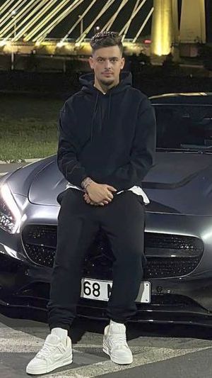 1559857