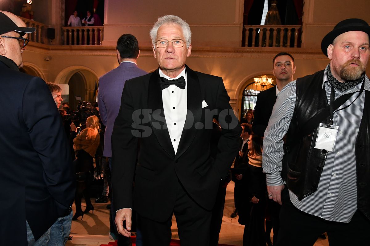 Boloni a urcat pe scenă și toată lumea a amuțit timp de 15 minute: „Eram fericit și încă sunt!” » Valentin Ceaușescu a început să plângă în timpul discursului