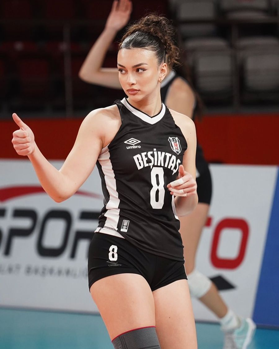 Miray Yildirim, voleibalista de la Beșiktaș care i-a atras atenția lui Vinicius Vinicius a provocat furie pe internet, acuzat că a flirtat cu o minoră: „S-a dezlănțuit iadul”