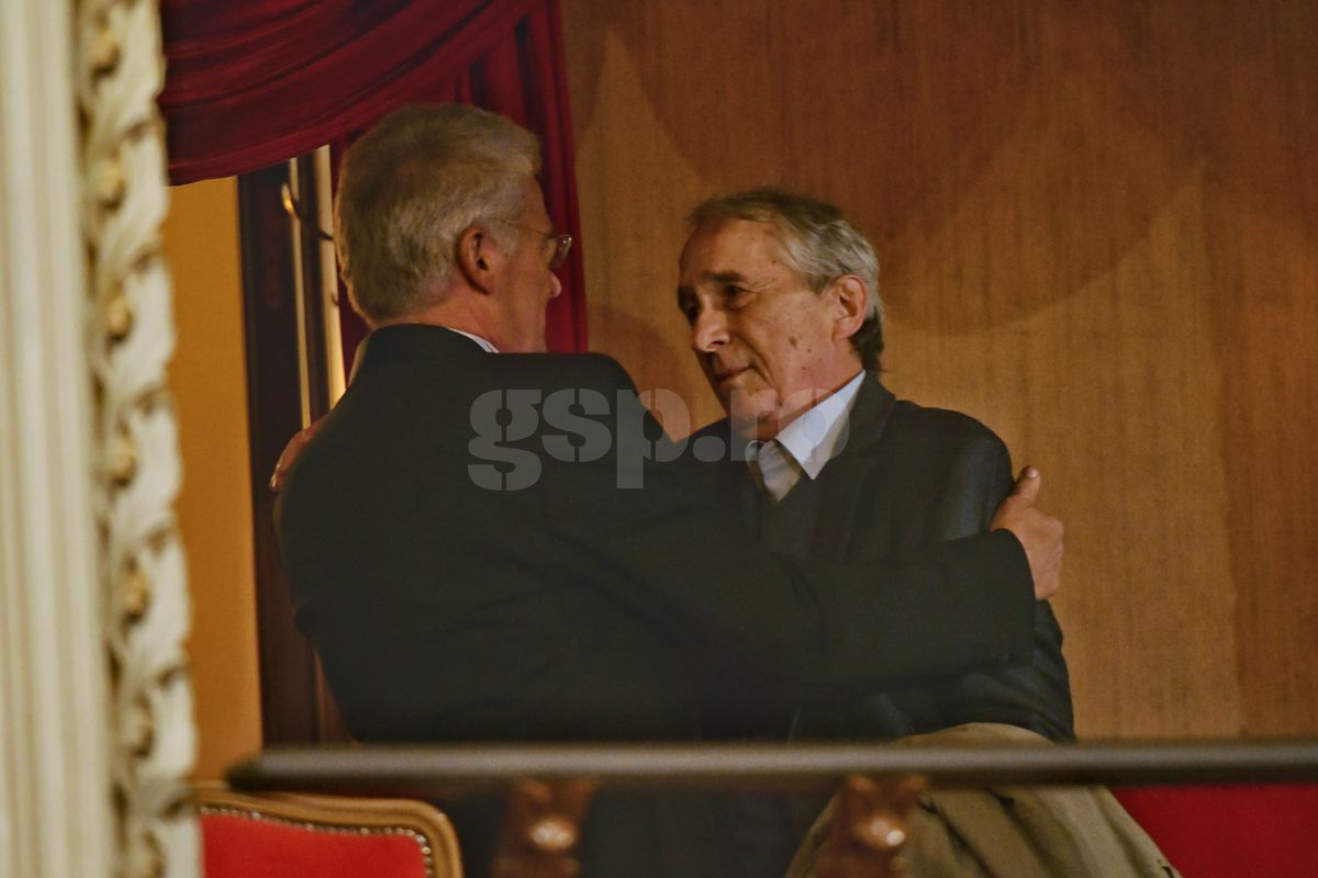 Boloni a urcat pe scenă și toată lumea a amuțit timp de 15 minute: „Eram fericit și încă sunt!” » Valentin Ceaușescu a început să plângă în timpul discursului