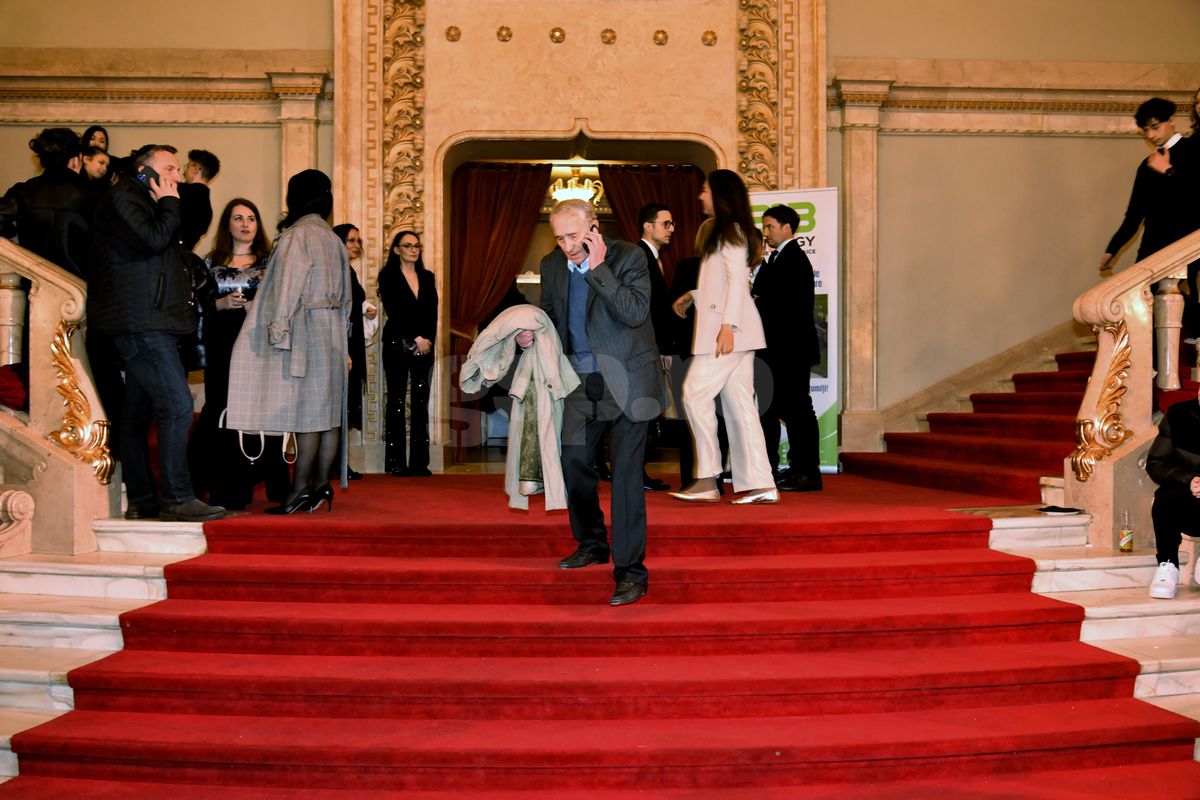 Boloni a urcat pe scenă și toată lumea a amuțit timp de 15 minute: „Eram fericit și încă sunt!” » Valentin Ceaușescu a început să plângă în timpul discursului