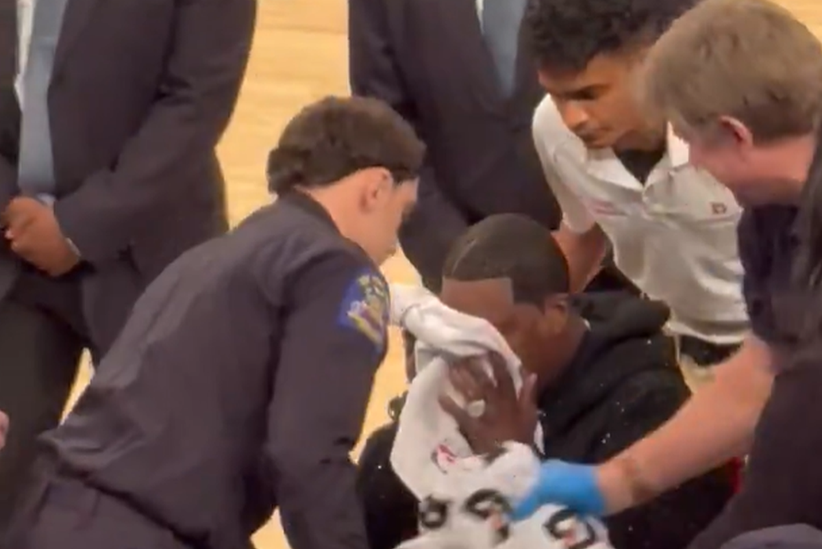 Clipe de coșmar pentru un comediant celebru: i s-a făcut rău pe marginea terenului, iar meciul a fost întrerupt