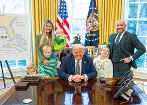 Donald Trump, întâlnire de gradul zero cu controversatul luptător MMA Conor McGregor: „Ceea ce se întâmplă în acea țară este o farsă”
