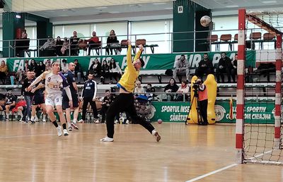 Spectacolul unui meci de handbal surprins cu noul telefon HONOR Magic7 Lite: cum te ajută tehnologia AI să captezi momente de neuitat