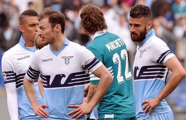 S-a retras internaționalul cu un singur trofeu în carieră » L-a câștigat într-un derby cu doi români pe teren!