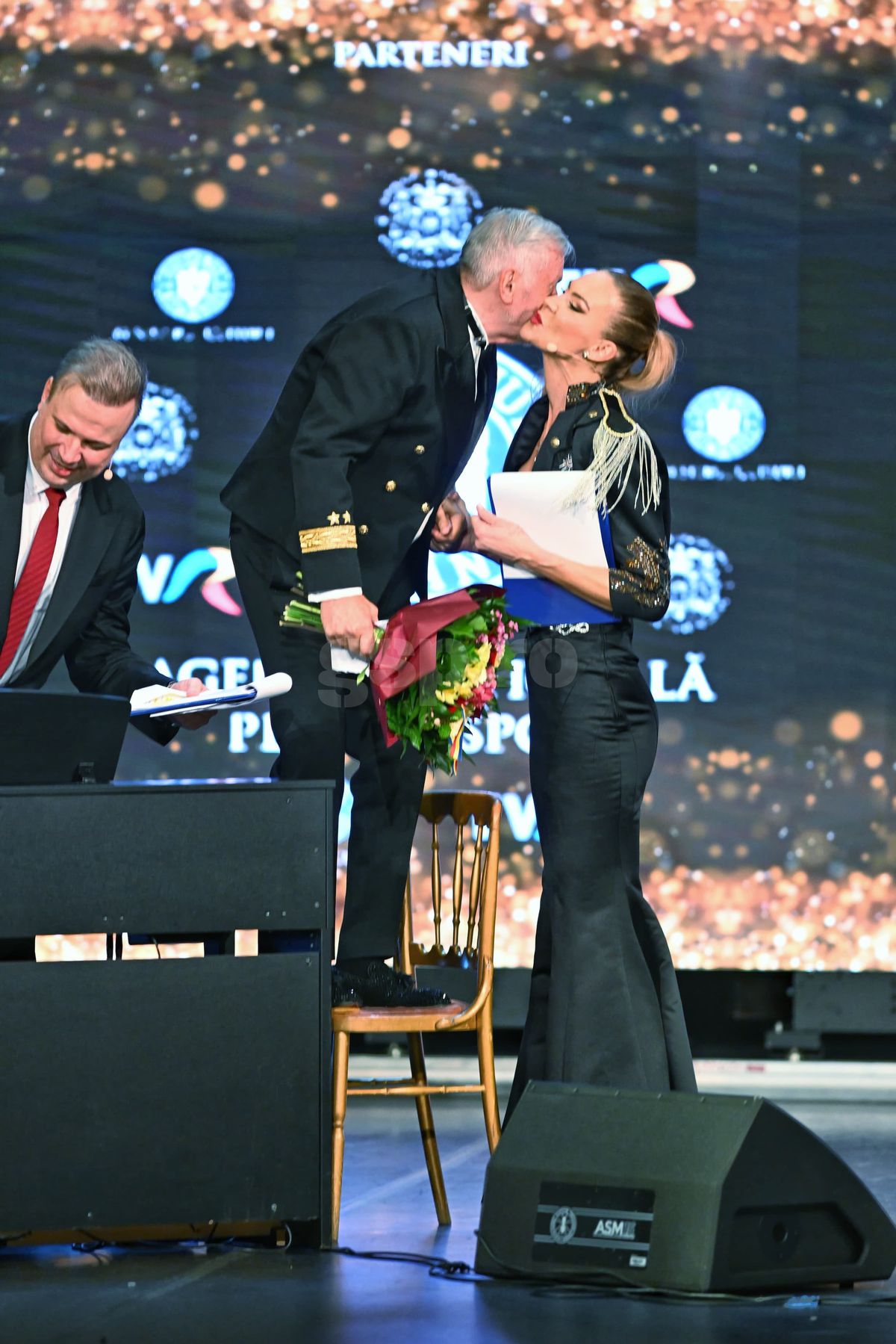 Ilie Năstase i-a oferit premiul Simonei Halep la Gala Sportului Românesc