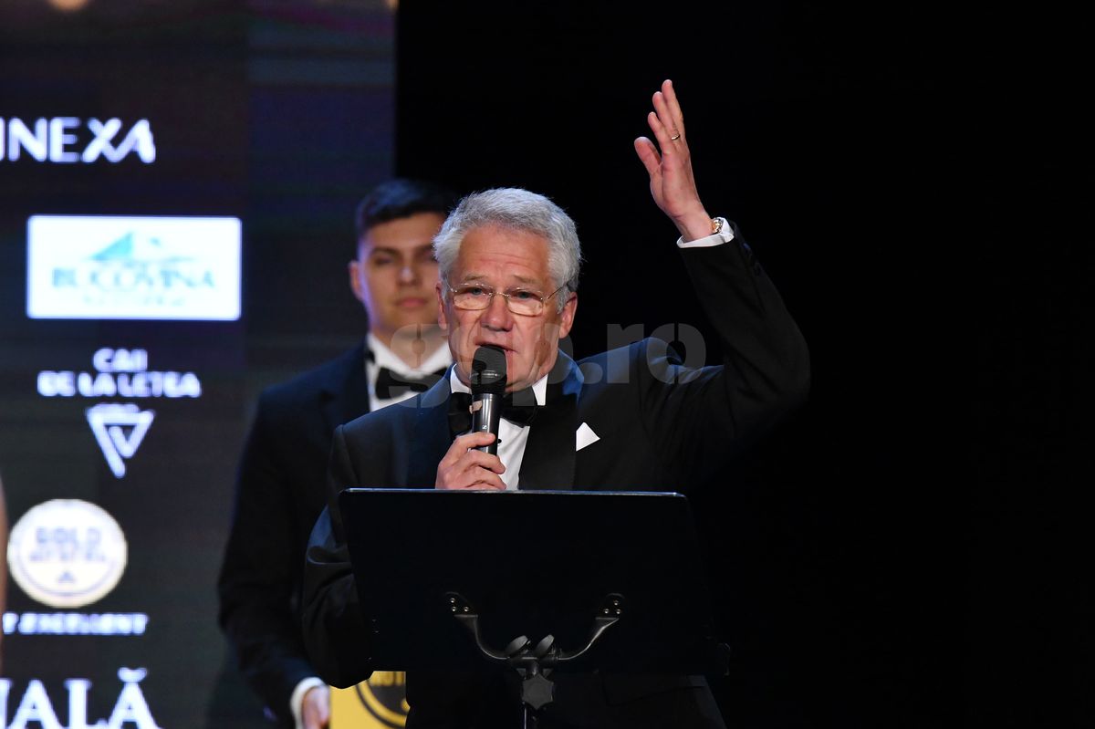 Boloni a urcat pe scenă și toată lumea a amuțit timp de 15 minute: „Eram fericit și încă sunt!” » Valentin Ceaușescu a început să plângă în timpul discursului