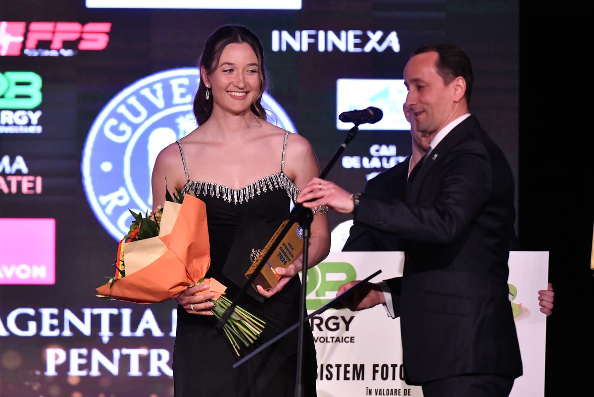 Boloni a urcat pe scenă și toată lumea a amuțit timp de 15 minute: „Eram fericit și încă sunt!” » Valentin Ceaușescu a început să plângă în timpul discursului