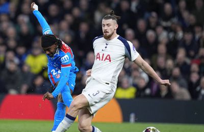 Notele primite de Radu Drăgușin, folosit fundaș dreapta în Tottenham - Atletico Madrid: „A ieșit în evidență ca un deget amorțit”