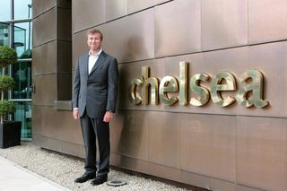 Guvernul britanic se pregătește să-l sancționeze pe Abramovich, fostul proprietar al lui Chelsea