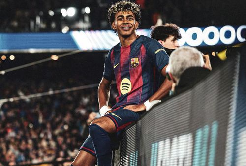 Lamine Yamal s-a bucurat în stilul lui Cristiano Ronaldo după ce a reușit al zecelea său gol în Liga Campionilor / Foto: Imago Images