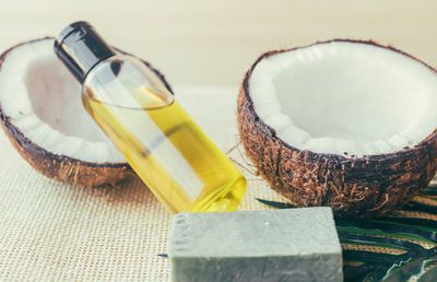 Uleiuri naturale-minune: Cum să le alegi și să le folosești pentru preparate mai echilibrate