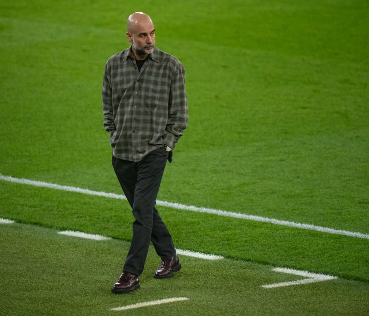 După eliminarea din Champions League, toată lumea vorbește despre cămașa lui Pep Guardiola » Cât costă