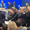 Agenții de pază au încercat să-l oprească pe Drăgan din a-și citi discursul