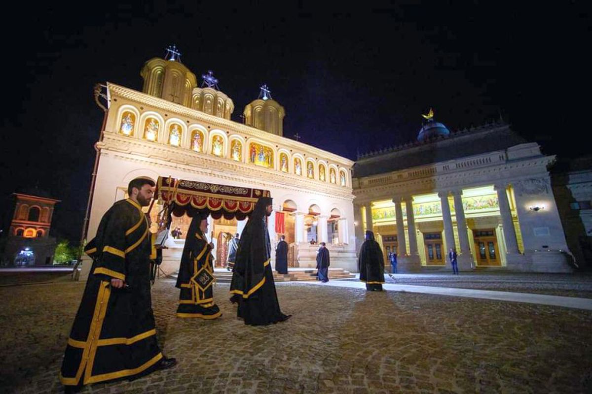 Credință în vremea pandemiei » Cum întâmpină românii Paștele