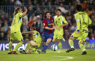 VIDEO 13 ani de la cel mai frumos gol din istoria Barcelonei! Leo Messi a luat mingea de la 50 de metri și driblat pe toată lumea