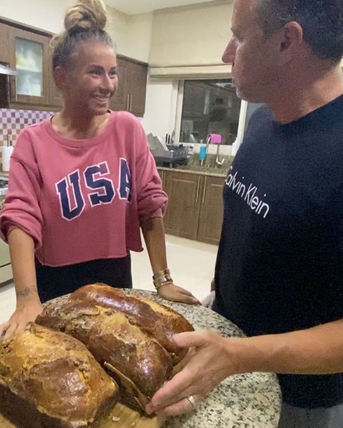 VIDEO. Insider în bucătărie » Pregătiri de Paște în familia Laurențiu Reghecampf - Anamaria Prodan, la Dubai