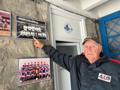 Gazeta Sporturilor l-a vizitat pe fostul internațional român Florea Văetuș (65 de ani) la locul de muncă. Fostul atacant lucrează ca agent de pază la stadionul din Hunedoara