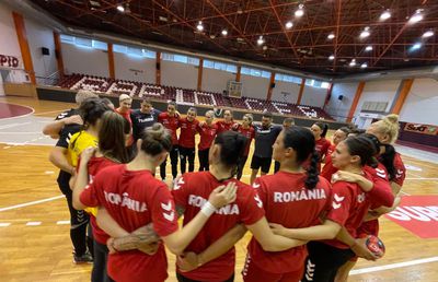 Naționala de handbal feminin a reușit să aterizeze în zori în Feroe, după 10 ore de așteptare pe aeroportul din Copenhaga