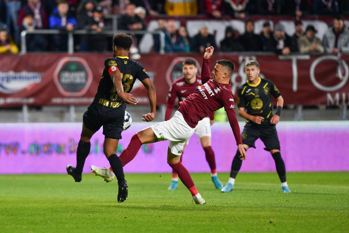 Anunțuri confuze ale crainicului la Rapid - Gaz Metan: „La noi ajung reluările mai târziu” » Nu știa cine e antrenorul