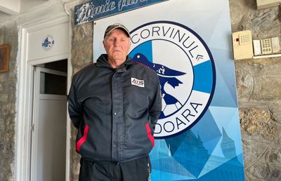 Fostul internațional Florea Văetuş a ajuns paznic la arena pe care a jucat: „I-am zis lui Andone că accept orice, inclusiv la pază. Am avut de ales între castel şi stadion”