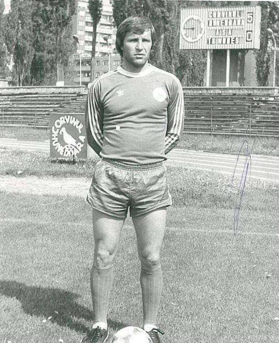 Campion cu Dinamo, internațional român, ajuns agent de pază la stadionul unde era idol pe vremuri: „Noaptea, când îmi fac rondul, mai pup pozele cu mine de pe hol”