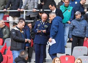 Florin Talpan, „rockstar” în Ghencea! Juristul CSA, principala atracție la Steaua - Dinamo: scenele surprinse de reporterii GSP