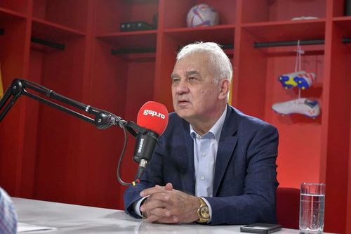Anghel Iordănescu (72 de ani), fostul mare jucător și antrenor al Stelei, susține modificarea în regim de urgență a Legii Sportului, aspect propus de Vasile Dîncu, fostul ministru al Apărării, care ar ajuta CSA Steaua București să promoveze în Superliga.