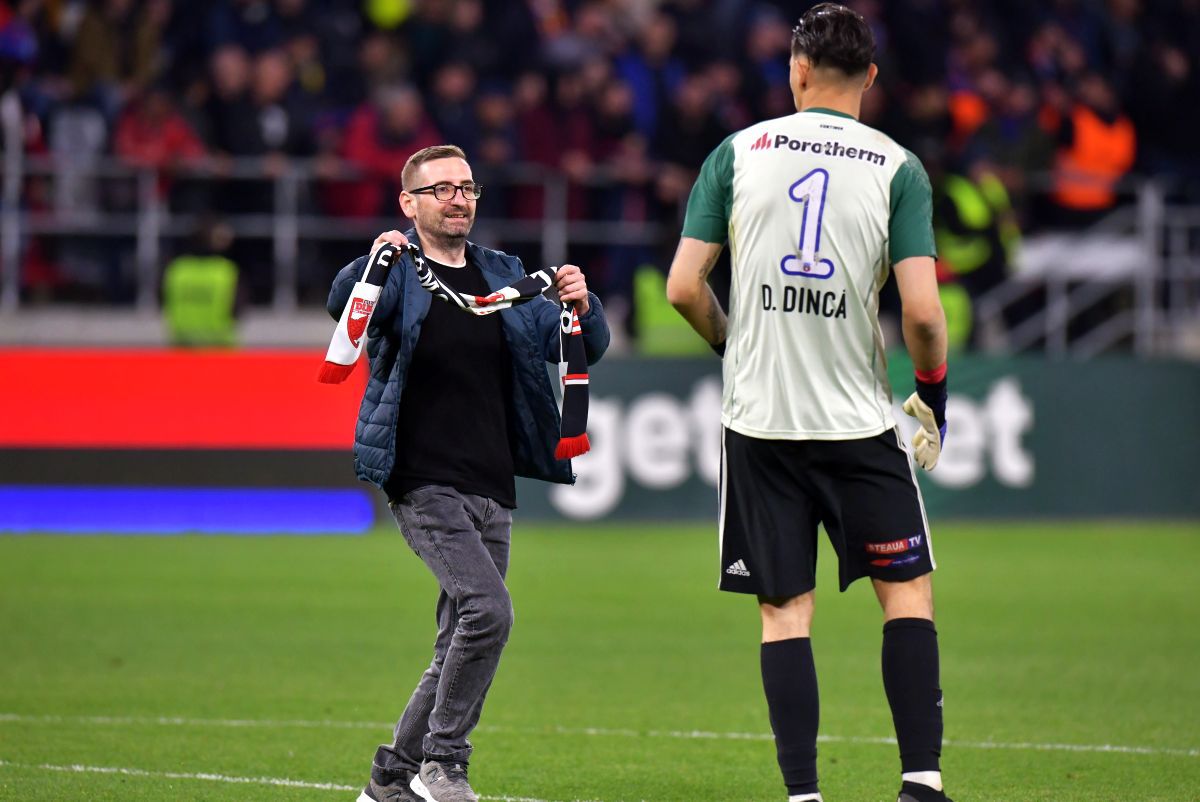A intrat în teren și a mers direct spre portarul Stelei! Un ultras din PCH, eroul negativ al derby-ului din Ghencea + Sancțiunile anunțate de Jandarmerie