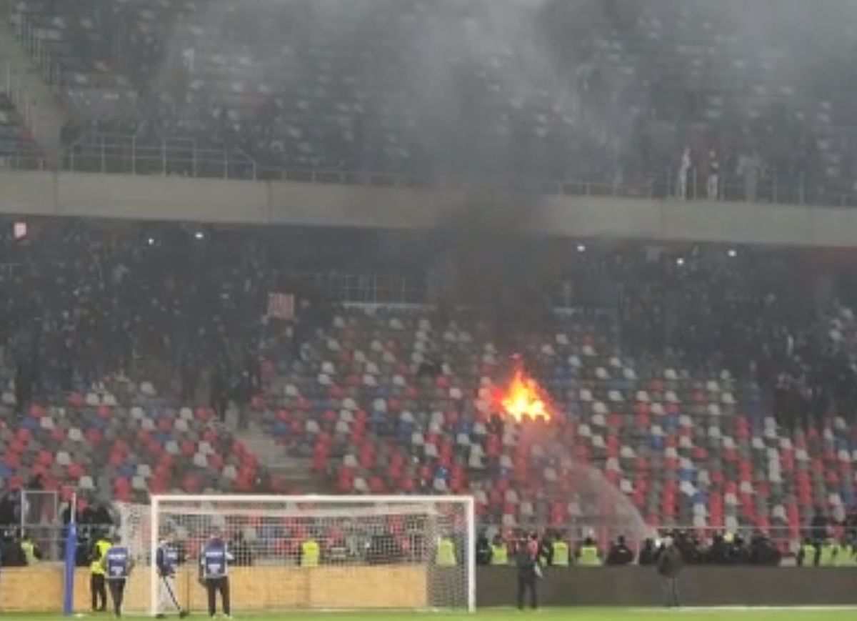 Foc, fum, teroare! „Piromanii” de la Dinamo au vrut să dea iar foc stadionului din Ghencea!