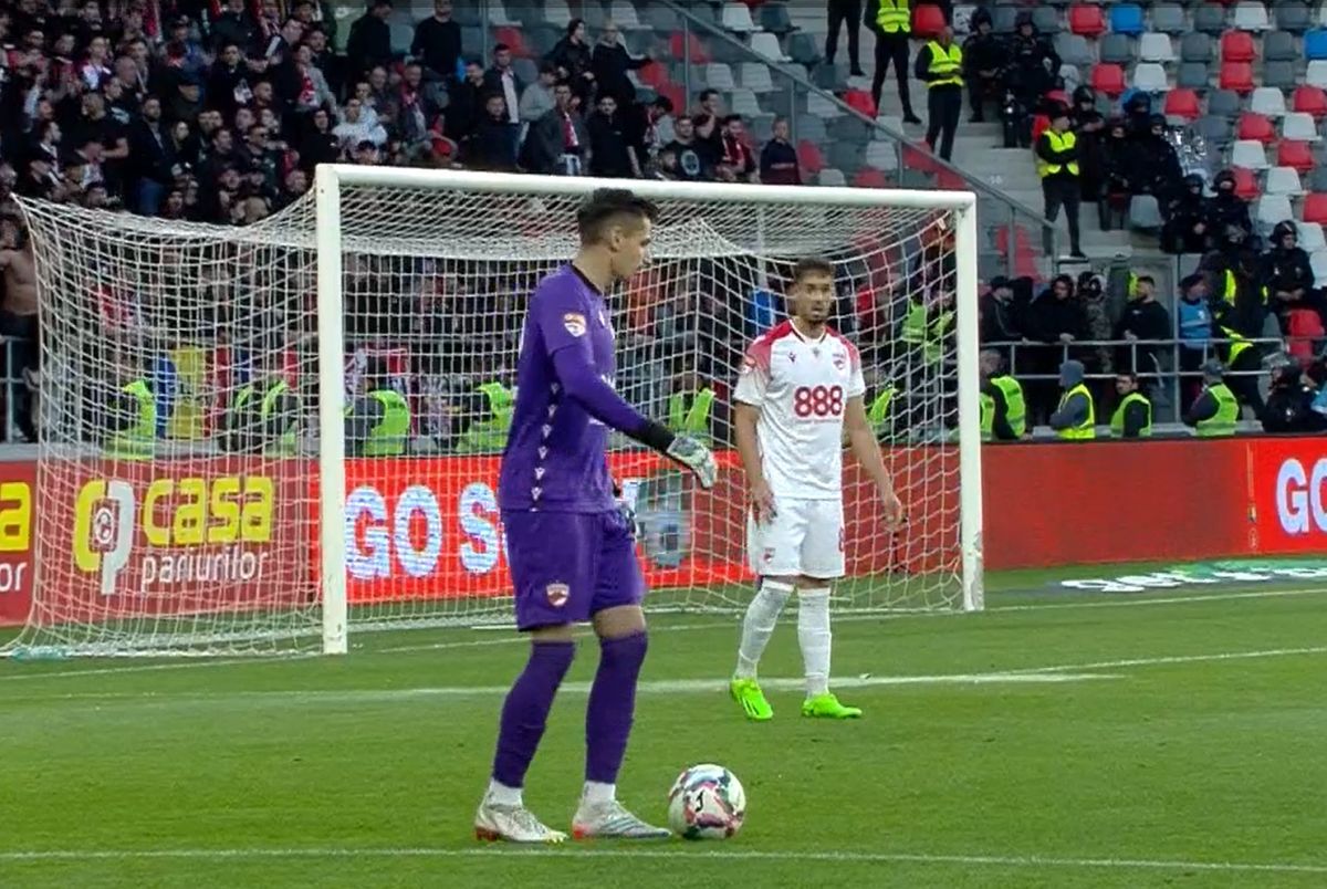 Eroare COLOSALĂ la golul secund al Stelei » Defensiva lui Burcă s-a făcut de râs în Ghencea!